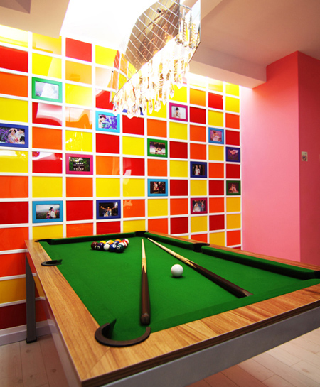 紅色臺(tái)球室