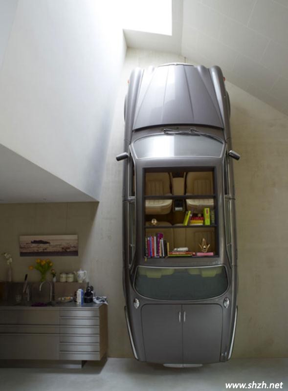 掛在墻上的汽車(chē)模型書(shū)架